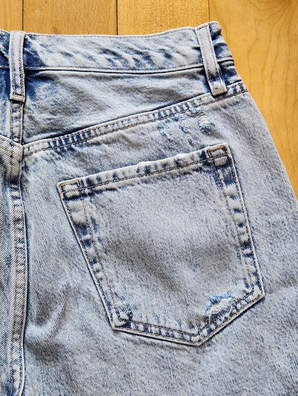 FRAME Denim Le Simone Cut Off Denim Short  - 26